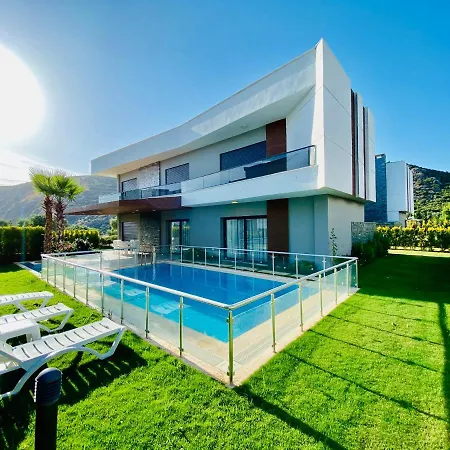 Yeni Nesil 16 Luxury וילה קוסדסי